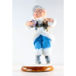 Annalee Thorndike Annalee Doll Mrs Santa Shopping With Base 9" Tall USA Made